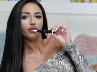 Horny girlfriend goes hardcore on webcam live, i love it