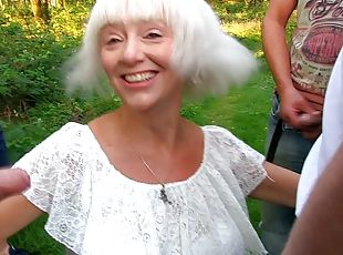 en-plein-air, mature, fellation, ejaculation-sur-le-corps, granny, hardcore, pornstar, maman, sexe-de-groupe, blonde