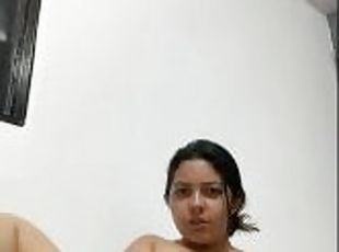 tetas-grandes, masturbación, orgasmo, coño-pussy, adolescente, regordeta, con-los-dedos, cachonda, hermana, a-solas