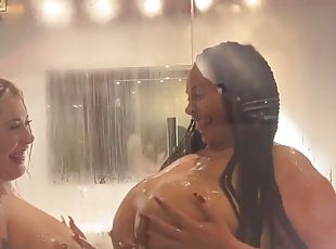 bañando, tetas-grandes, lesbiana, regordeta, ducha