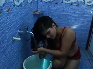 Hot bhabhi ka bathroom romance