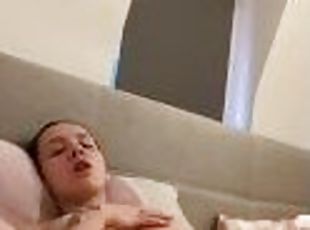 masturbation, bröstvårtor, orgasm, amatör, brudar, tonåring, fingerknull, pov, piercad, ensam