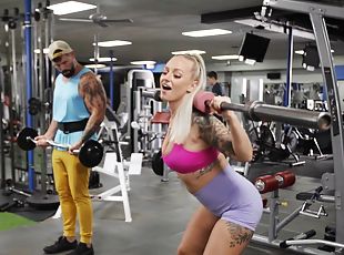 milf, hardcore, pornstar, couple, blonde, salle-de-gym, tatouage