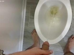 mandi, kencing, amatir, penis-besar, toilet, seorang-diri, penis