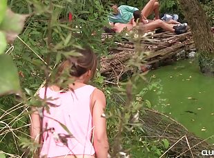 Natural babe lets her new buddies bang her on the local river