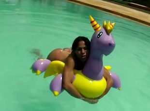 masturbation, transsexuelle, latina, travesti, secousses, piscine, bikini