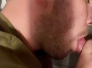 amateur, mamada, chorro-de-corrida, gay, garganta-profunda, pareja, corrida, novio, tatuaje