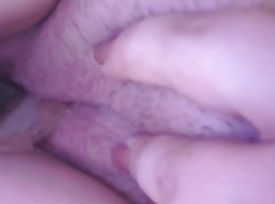 gros-nichons, pisser, amateur, belle-femme-ronde, joufflue, toilette, solo, hôtel, brunette