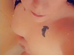 baignade, vieux, amateur, milf, maman, jeune-18, mignonne, plus-agée, douche, solo