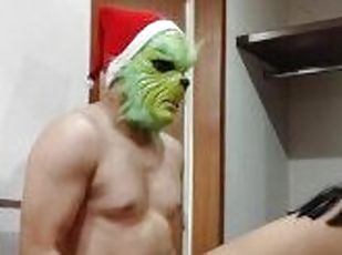 Lista para navidad. ¡Me coje el Grinch!