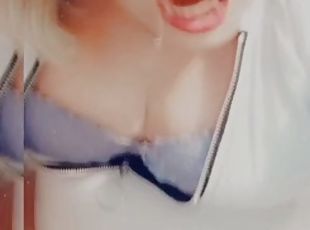 Blonde simmy cums close up