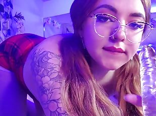 occhiali, masturbarsi, webcam, peni-finti, solitari, brunette, tatuaggi, succhiaggi