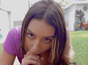 in-afara, muie, jet-de-sperma, adolescenta, pov, pe-fata, cowgirl, gradina, fusta-mini