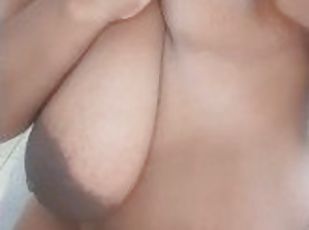 tetas-grandes, masturbación, amateur, negra-ebony, madurita-caliente, regordeta, a-solas, tetas-caídas