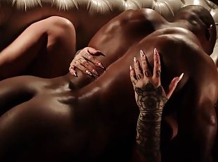 gros-nichons, ejaculation-sur-le-corps, interracial, milf, hardcore, maman, black, gros-seins, seins, érotique