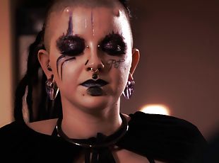 Hot goth girl Luna Lavey spreads her legs for a great shag