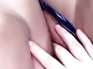 BBW uses fingers and dildo to masturbate