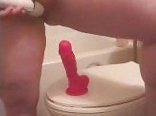 cur, masturbare-masturbation, batran, orgasm, amatori, milf, jucarie, mama, pov, tanar18