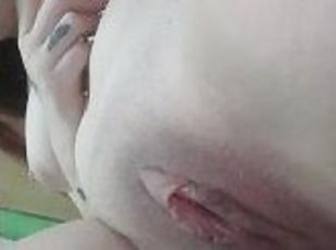 gros-nichons, masturbation, mamelons, amateur, babes, ados, latina, branlette, percé, solo