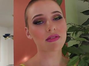 Transgirl tarynxo have sex with a bald