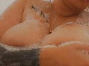 bañando, tetas-grandes, amateur, madurita-caliente, regordeta, italiano, tetas, ducha, a-solas, húmedo