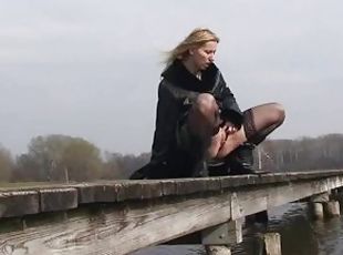 en-plein-air, pisser, public, amateur, hardcore, blonde, fétiche