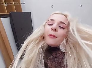 gros-nichons, masturbation, amateur, babes, blonde, lingerie, bout-a-bout, solo, face-sitting, patron