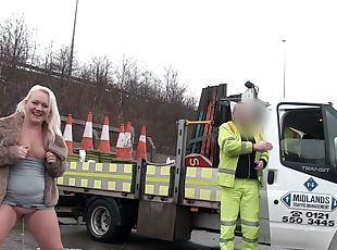 en-plein-air, pisser, chatte-pussy, amateur, milf, cam, voyeur, salope, blonde, britannique