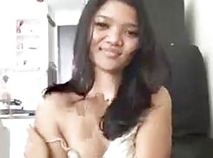 Miss bv no bra