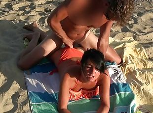 CAUGHT BY STRANGRS ON THE BEACH! FREE FUCK!