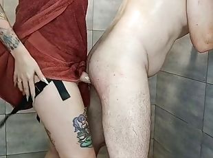 bañando, arnés, esposa, amateur, anal, hardcore, sadomasoquismo, mujer-vestida-hombre-desnudo, culazo, ducha