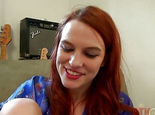 Redhead babe in her solo private show