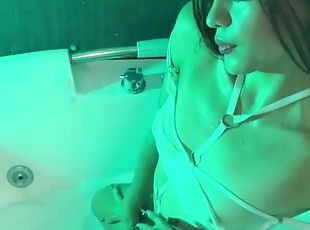 tattooed solo chick plays in the jacuzzi and makes herself cum