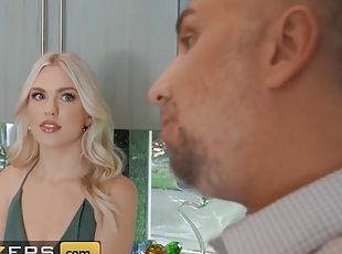 BRAZZERS - Jazlyn Ray finds the right time to fuck the real estate agent while her man is distracted