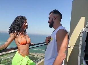 gros-nichons, lunettes, en-plein-air, chatte-pussy, fellation, hardcore, latina, couple, naturel, bikini