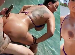 cul, gros-nichons, fellation, ejaculation-sur-le-corps, énorme-bite, milf, maison, latina, horny, piscine