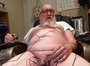 Thehungarianguy Mature daddy electro stimulation cum session