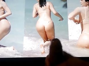 Kylie Jenner cum tribute