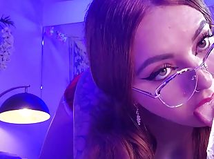 lunettes, masturbation, babes, jouet, rousse, natte, webcam, gode, solo, tatouage