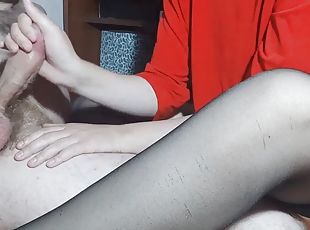 I want you to cum all over my pantyhose legs