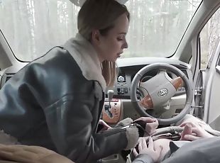 amateur couple fucks on the roadside in the car