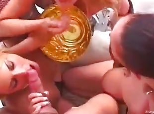 tetas-grandes, orgía, fiesta, anal, babes, chorro-de-corrida, sexo-en-grupo, doble, penetración