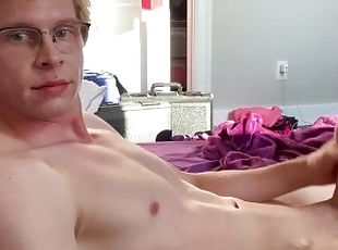 amateur, ejaculation-sur-le-corps, énorme-bite, gay, branlette, blonde, fétiche, solo, rasé, minet