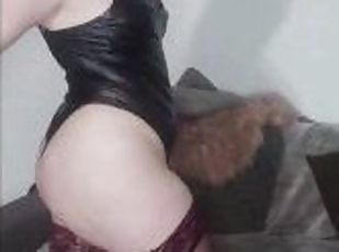 HOT WIFE DANCE