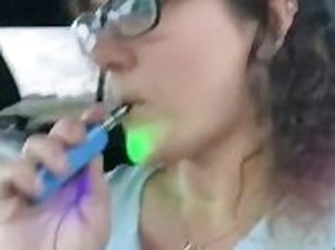 masturbación, público, amateur, madurita-caliente, coche, a-solas, fumando, morena