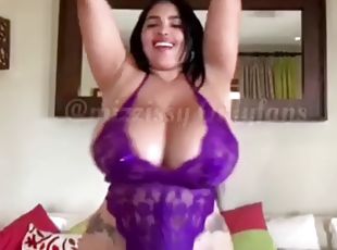 tetas-grandes, amateur, madurita-caliente, latino, lencería, bailando, culazo, a-solas, morena, calientapollas