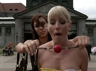 store-patter, kæmpestor, udendørs, offentlig, bdsm, gruppesex-groupsex, blond, kvælning, bondage