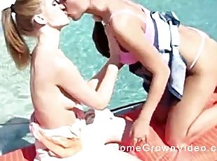 Amatuer lesbian babes enjoy each other's wet pussies