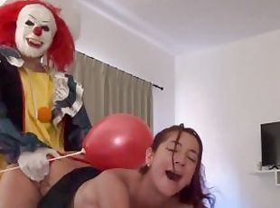 Sometida a la voluntad del payaso maldito- Us  mis agujeros para su placer - NoahPells & CuchiLaino