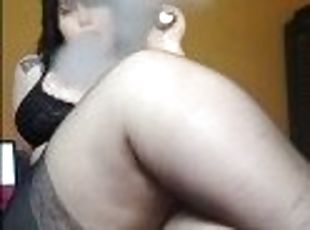 veľké-prsia, masturbácia, pančuchy, hračky, bbw, bacuľaté, chodidlá, fetišistické, sólo, fajčenie-smoking